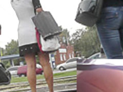 Mature woman in the accidental upskirts video