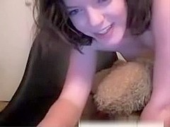 immature webcam girl fucks teadtbear