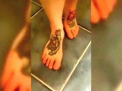 Reggae Girl shows her naked Feet (Clip 2)