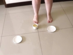 Fat milf pee's in a cup of tea and then plays in it with her feet
