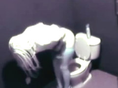 Girl caught musturbating in toilet