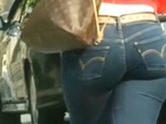 Candid big ass in Levi jeans