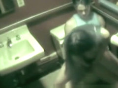 Real couple fuck in a bathroom