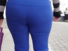 Asian woman with round ass