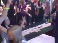 Amateur girls sucking male strippers in htclub