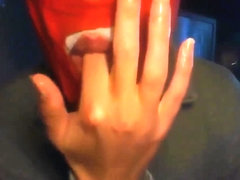 Deborah fétichiste des mains suce lèche ses doigts erotic asmr livecam