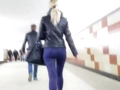 Hurrying blonde's ass
