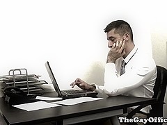 Muscular bearboss assfucks lazy employee