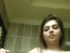 Pakistani TV Actress Rida Isfahani Naked in Bathroom - Leak Video