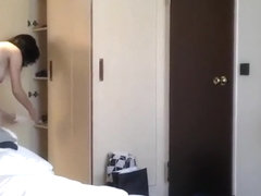 Secretly filming a milf in a hotel room