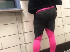 SEXY BLACK CHICK IN LEGGINGS