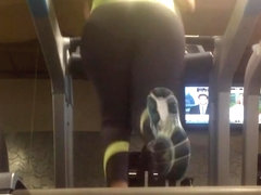 Huge African BBW Donk Clapping Loudly On Treadmill