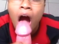 Store Clerk Gives a Blowjob on Break