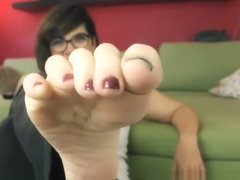 Red bone cute toes