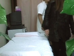 Spy cam in massage room shoots amateur