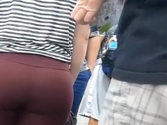 Big ass teen in dark red leggings