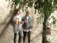 Blonde quick pee in bushes