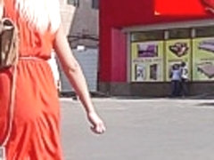 Hawt blond in real street upskirt vid